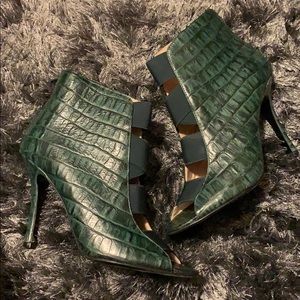 Claudia Ciuti booties never worn